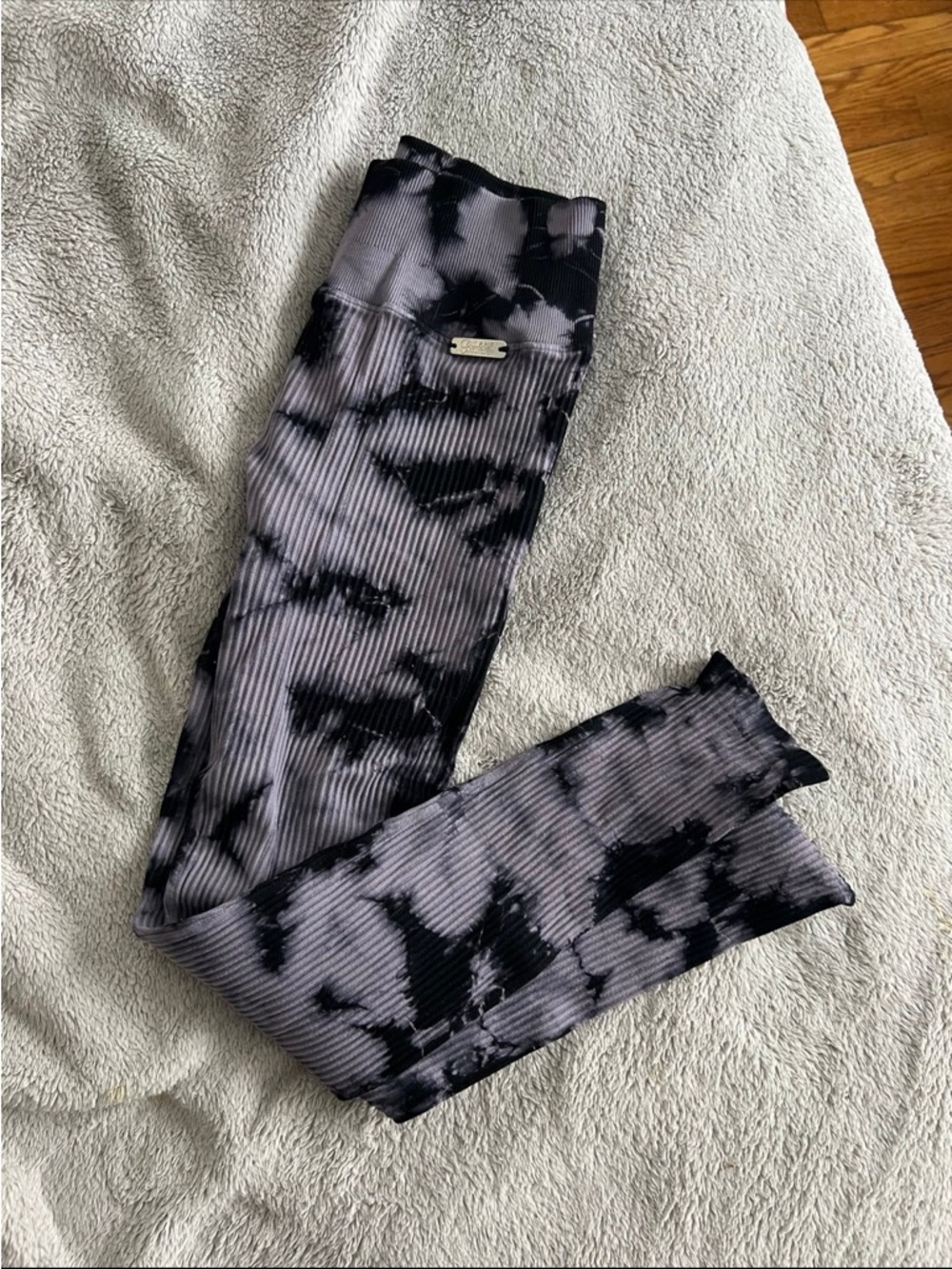 Bombshell Sportswear Charcoal Tie Dye Seamless Leggings Medium - Picture 2 of 5
